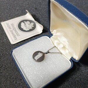 Wedgwood Black Jasperware Cameo Pendant w/ Sterling Chain 18" Boxed England 2.1g